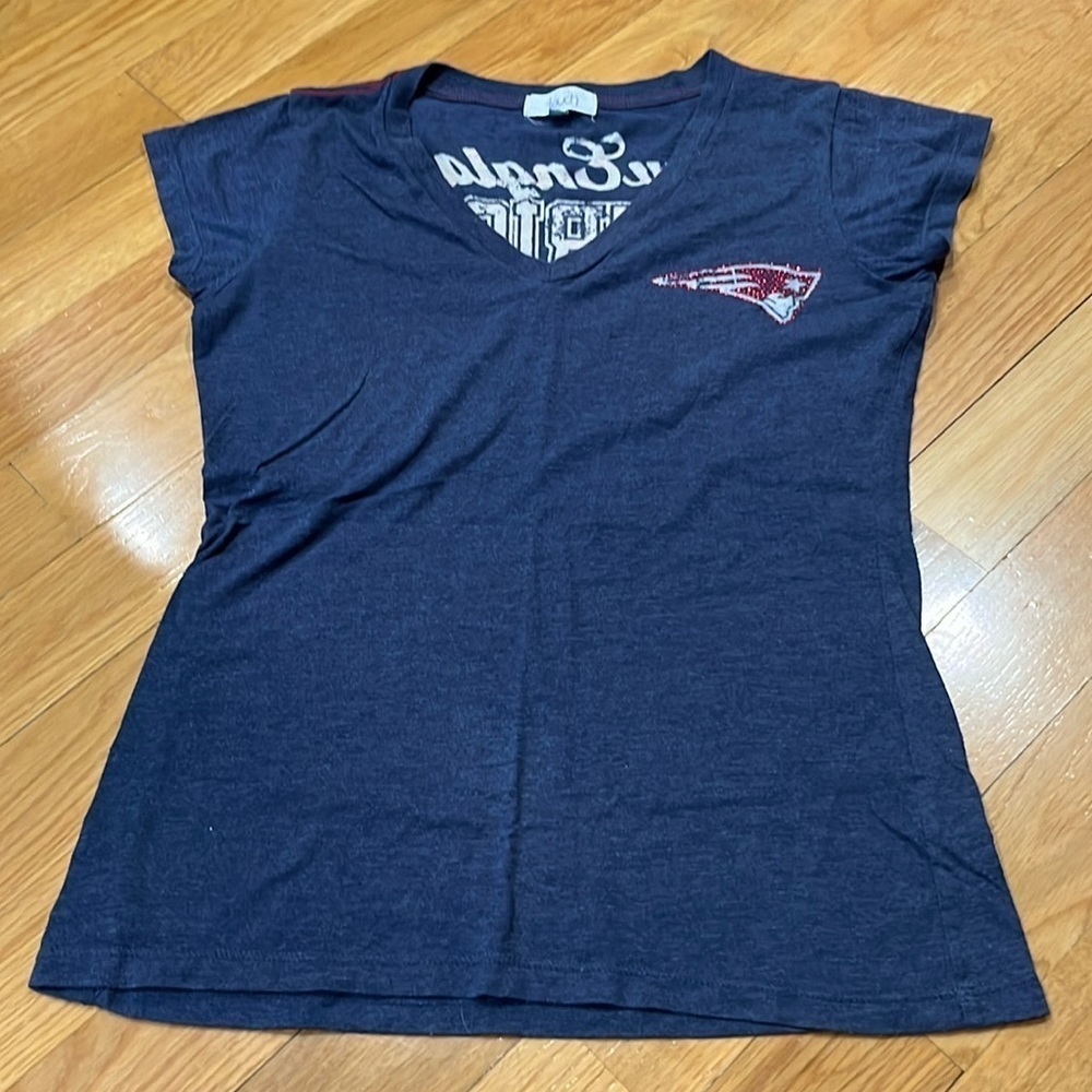 Touch Women’s New England patriots short sleeve vneck tee shirt size large .